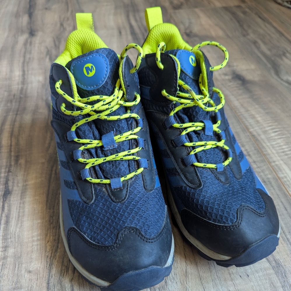 Merrell waterproof hike sneakers Kids size 5 blue and chartreuse